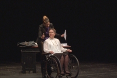 MONO-00402_55_00_13Still002